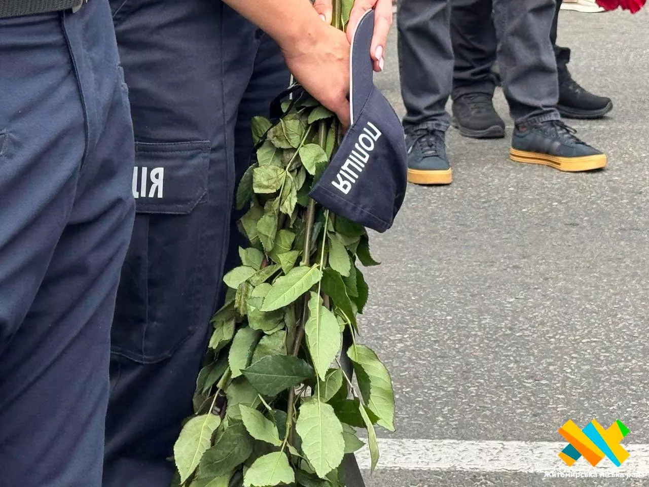 Житомир у жалобі: місто попрощалося з трьома офіцерами поліції, які загинули внаслідок ракетного удару