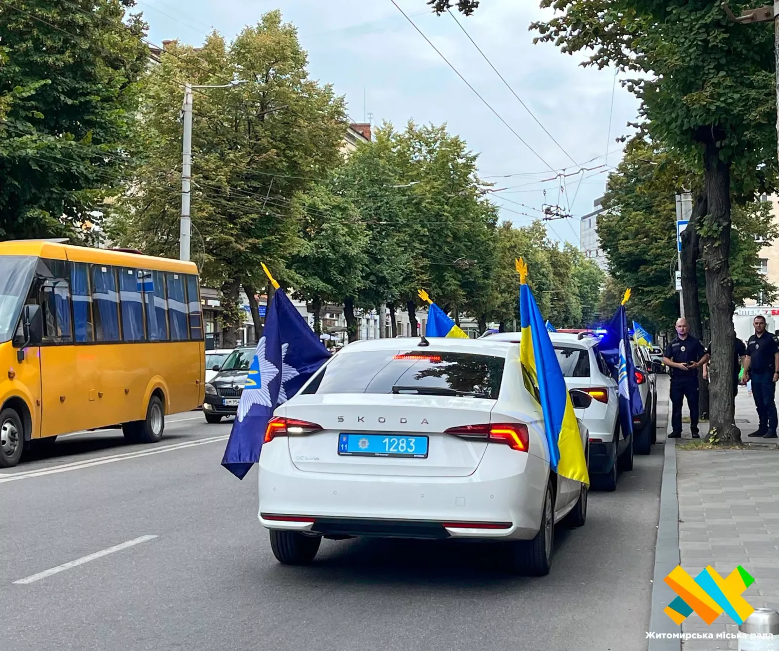 Житомир у жалобі: місто попрощалося з трьома офіцерами поліції, які загинули внаслідок ракетного удару