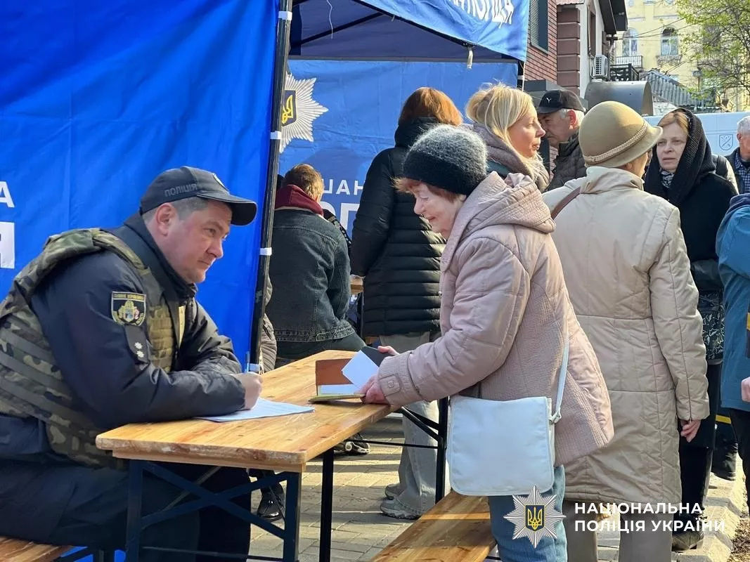 Нічна атака на Дніпро: поранені троє людей, сталася пожежа в адмінбудівлі