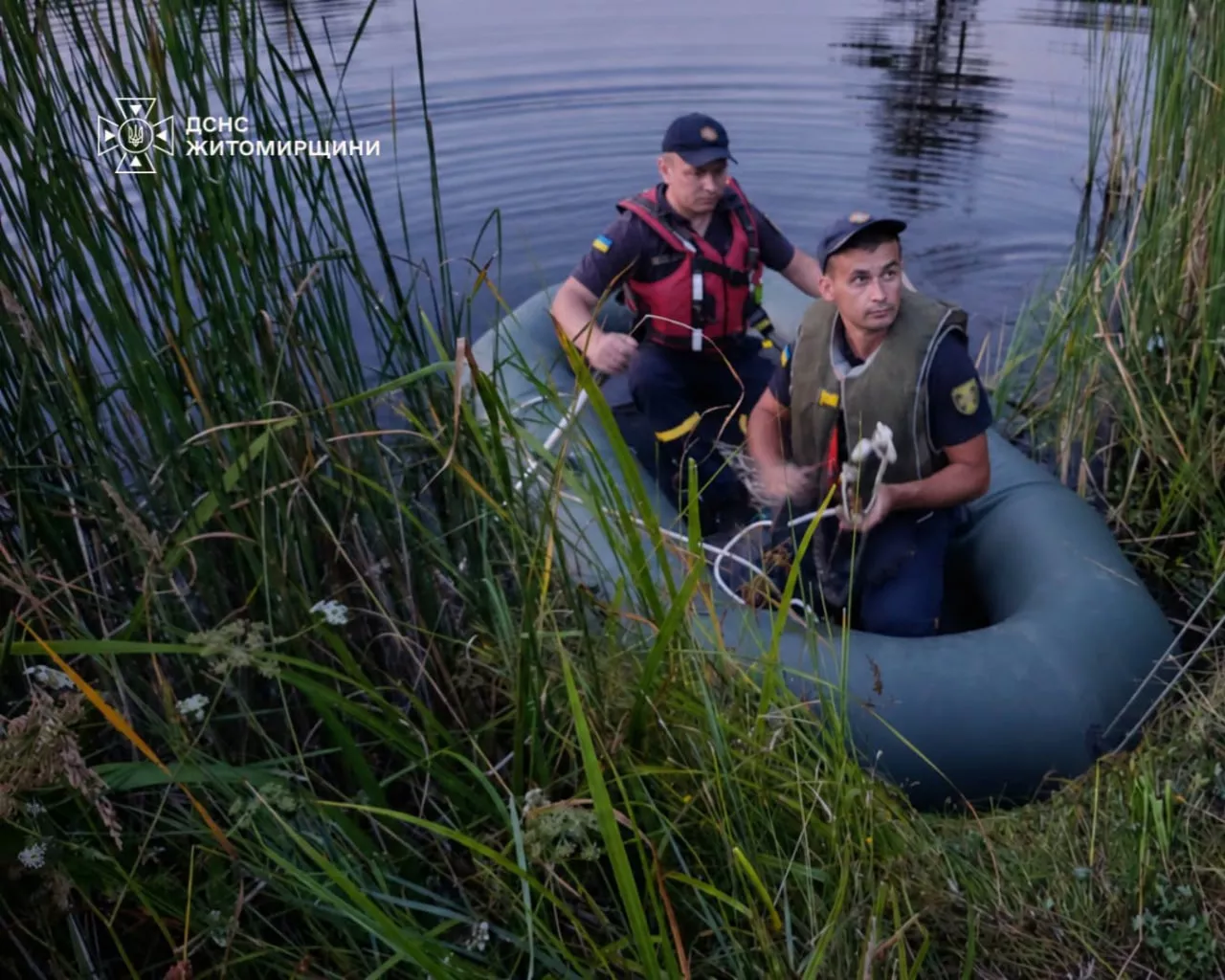 На Житомирщині за добу сталися дві трагедії на водоймах: одна людина загинула, пошуки юнака тривають