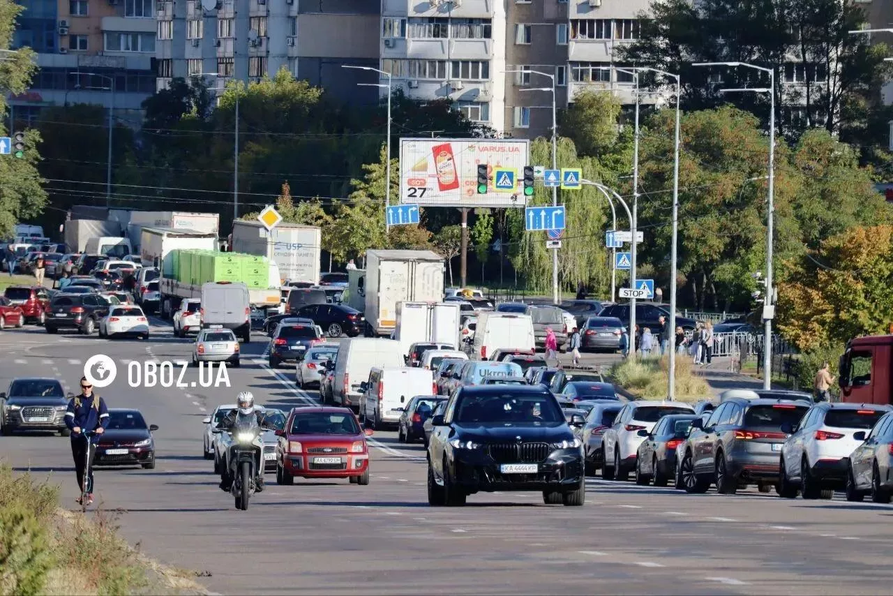 У Києві перекрили Південний міст, рух ще двома мостами обмежений
