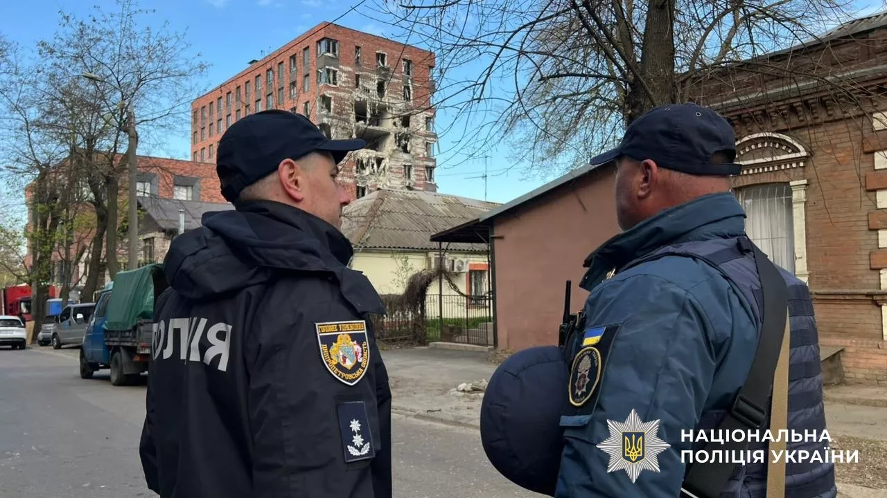 Нічна атака на Дніпро: поранені троє людей, сталася пожежа в адмінбудівлі