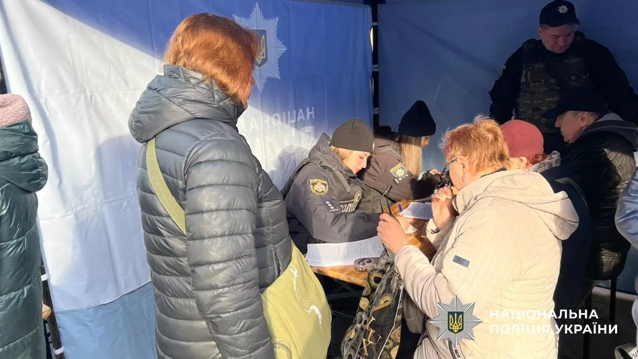 Нічна атака на Дніпро: поранені троє людей, сталася пожежа в адмінбудівлі