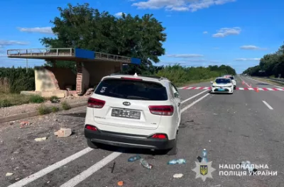   На трасі Київ — Чоп біля Дідовичів Kia врізалася в зупинку: двоє людей у реанімації