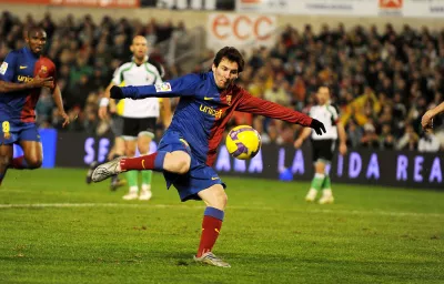 «Кубок Іспанії: «Барселона» зіграє з «Расінгом» у запеклому поєдинку»