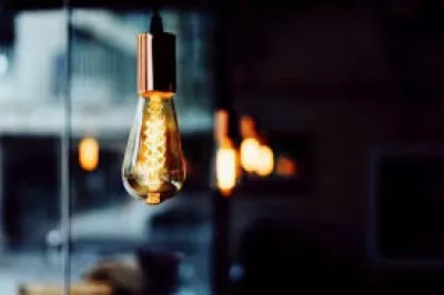 Львів без світла: віялові відключення через масштабну аварію на електромережах