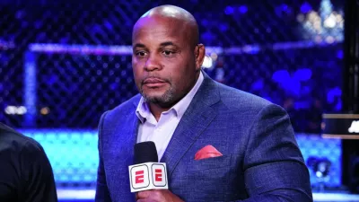 Махачев готується до бою з Деллою Маддаленою: поради від Корм'є