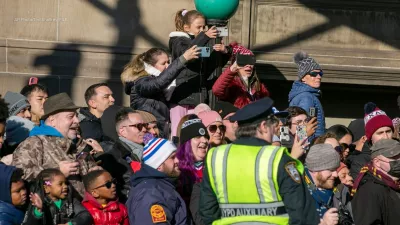 «Мільйони людей святкують на параді «Дня подяки» у Нью-Йорку»