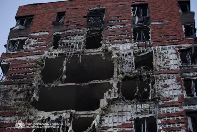 Окупанти вдарили по Дніпру: внаслідок пожежі постраждали троє людей