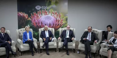 Путін посміхається: Борис Джонсон розкритикував американський "мирний план" для України