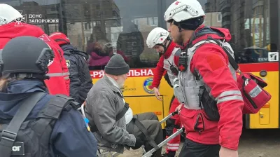 Російська КАБ пробила багатоповерхівку у Запоріжжі: 163 квартири пошкоджено