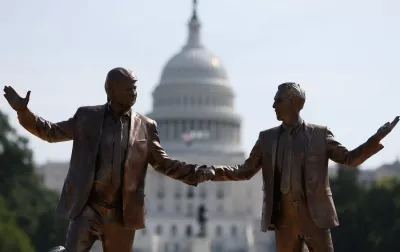 США розсекретили 3 мільйони сторінок "файлів Епштейна" з гучними іменами