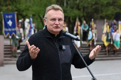 У Львові чоловік облив мера Андрія Садового брудною рідиною, поліція розпочала провадження