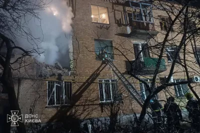 В Києві через ворожу атаку постраждали 13 осіб, без світла залишилася західна частина міста