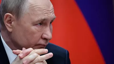 Володимир Путин вимагає від України вивести війська з Донбасу для припинення бойових дій