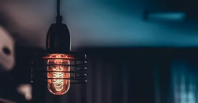 Жителі Крюківщини перекрили дорогу через двомісячне відключення електрики: що далі?