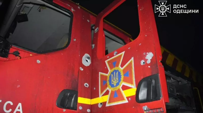 Атака російських військ на Одесщині: пошкоджено порт у Черноморську та техніку ГСЧС