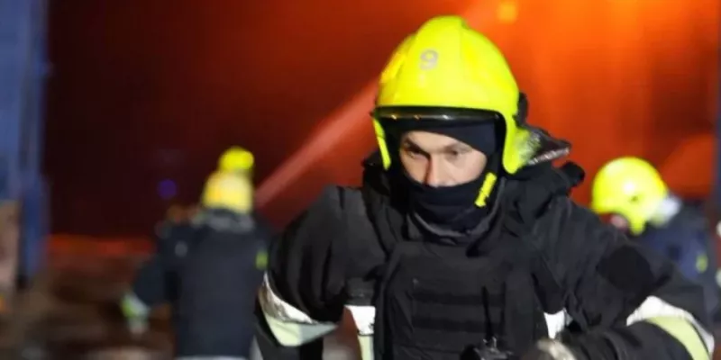 Атака російських військ на Одесщині: пошкоджено порт у Черноморську та техніку ГСЧС