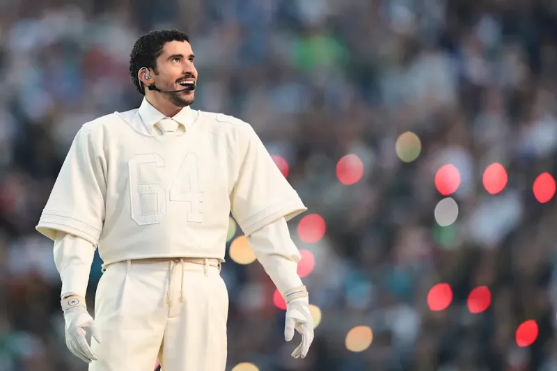 Bad Bunny зірково виступив на Супербоулі, прихопивши «Zara» та Леді Гагу