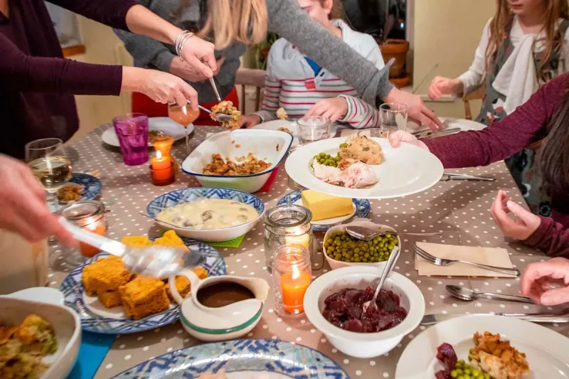 "Чоловік хоче пропустити День Подяки з родиною, дружина звинувачує у егоїзмі"