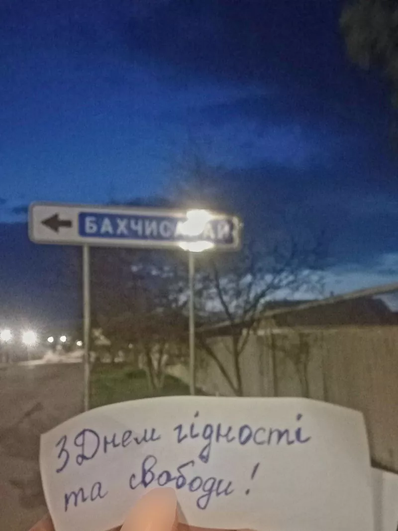 День гідності та свободи: активісти "Жовтої стрічки" протестують в окупованих містах України