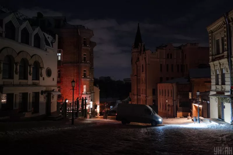 ДТЕК оприлюднив графіки відключень світла у 8 областях України з 13-годинними перервами