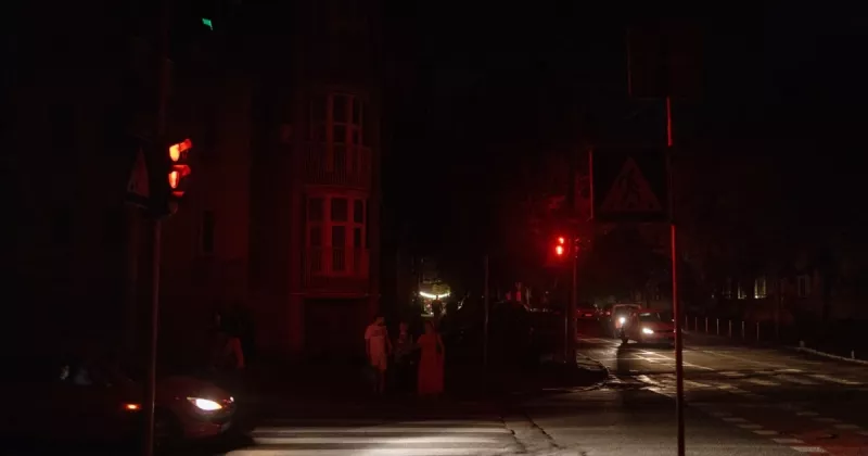 Графіки відключення світла на 24 листопада: десятки тисяч українців без електрики