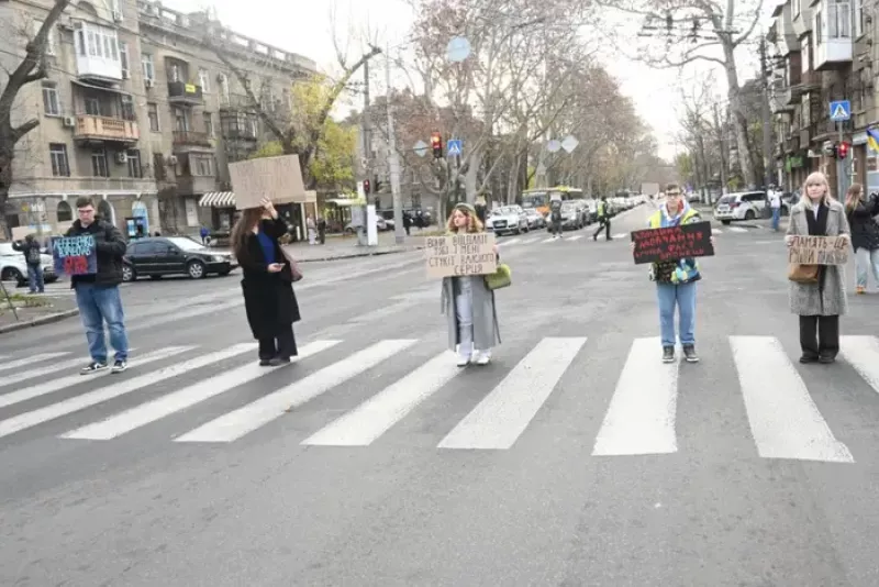Хвилина мовчання в Одесі: нова система світлофорів запроваджена для вшанування загиблих