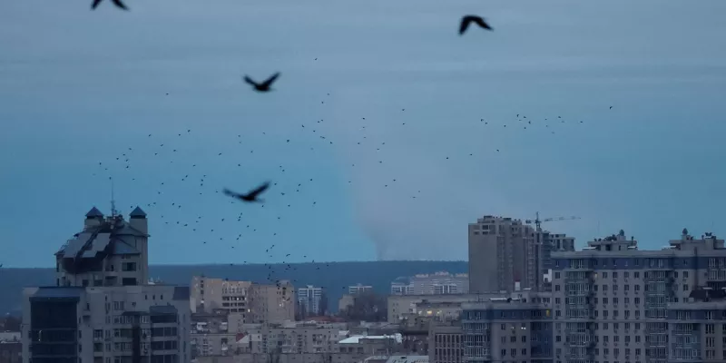 Київ під ударами дронів: загинула жінка, ППО працює всю ніч 25 грудня