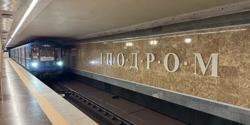 Київське метро зупинило роботу через масштабні аварійні знеструмлення