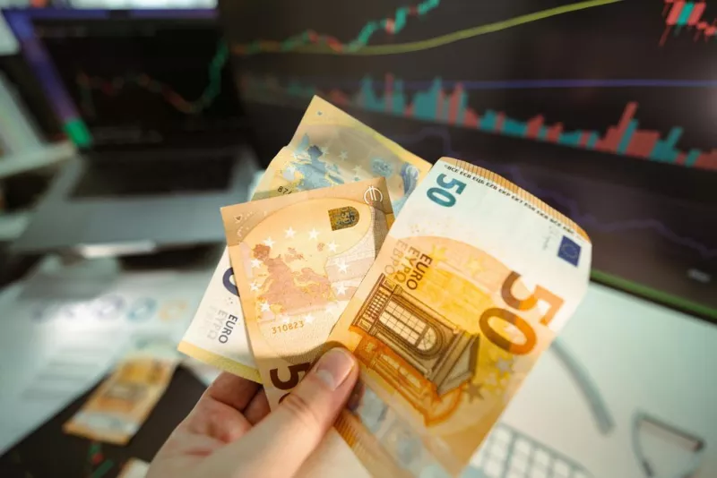 Курс євро досягнув історичного максимуму: 49,52 грн за євро на 12 грудня