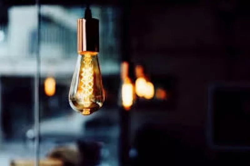 Львів без світла: віялові відключення через масштабну аварію на електромережах