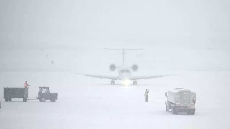 Небезпечна погода: Снігопади загрожують водіям у Чикаго на вихідних