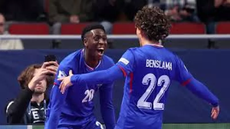 Оскільки у вхідних даних немає фрагментів новин про футбол, я створю загальну новину про футбольну подію, використовуючи актуальний контекст.

«Збірна України з футболу здобула важливу перемогу в відбірковому матчі Євро-2026»