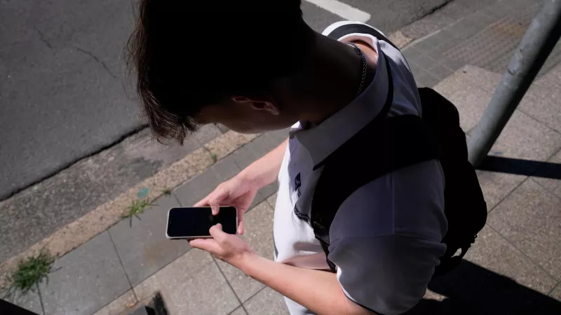 «Підлітки оскаржують заборону соціальних мереж в Австралії в суді»