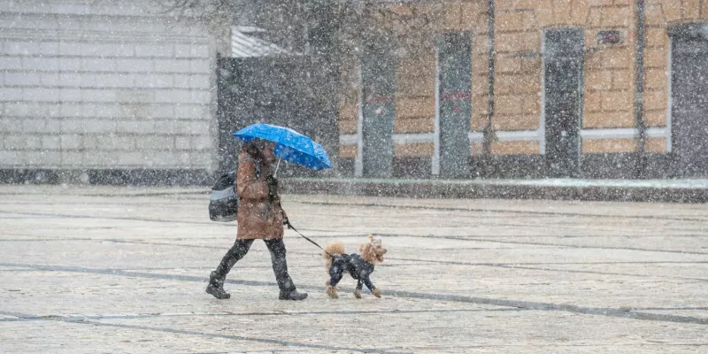 Погіршення погоди в Україні: дощі, мокрий сніг і морози на вихідних