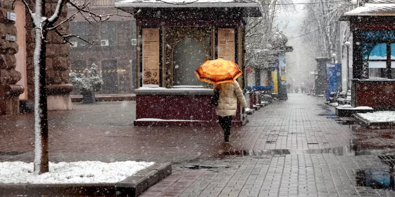 Прогноз погоди: значні дощі, заморозки та мокрий сніг в Україні сьогодні