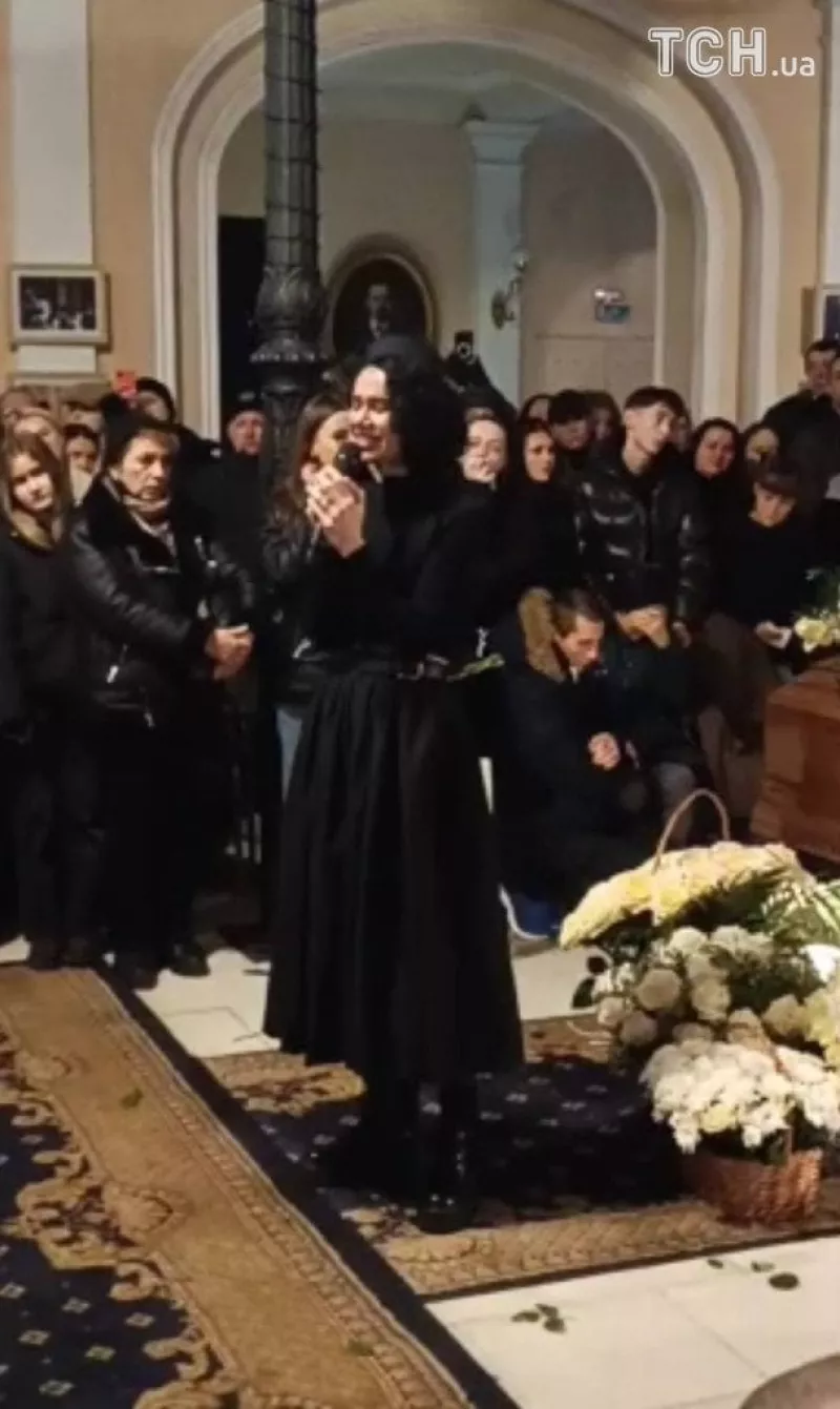 Прощання з Михайлом Клименком: сльози вдови та пісні гурту ADAM на церемонії в Києві