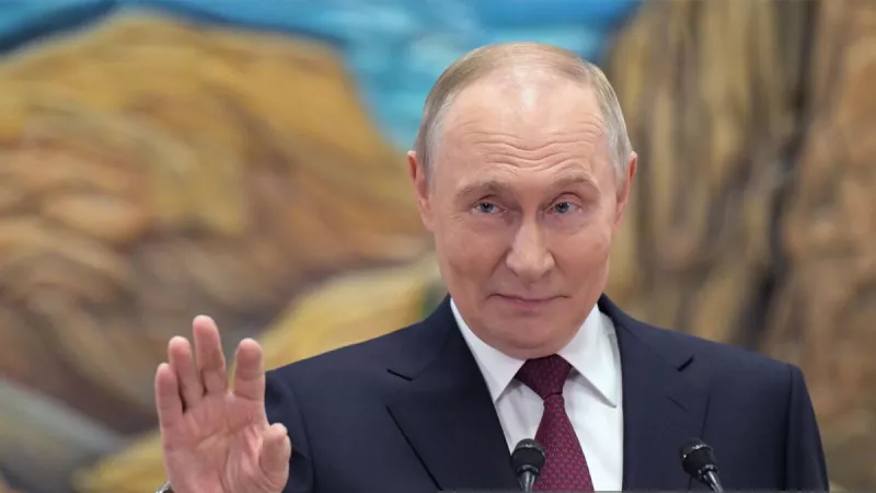 Путін оголосив про захоплення неіснуючого міста Комсомольск, вказуючи на Горишні Плавні