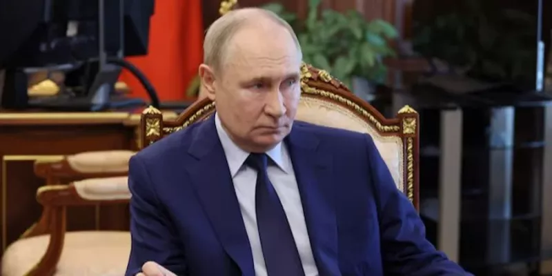 Путін оголосив про захоплення неіснуючого міста Комсомольск, вказуючи на Горишні Плавні