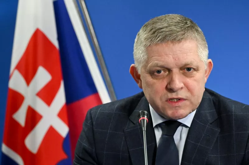 Роберт Фіцо намагається дістатися Москви, але країни ЄС йому заважають