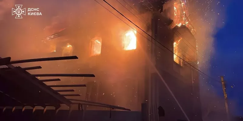 Росія вночі атакувала Київ: 5 постраждалих, пожежі у трьох районах міста