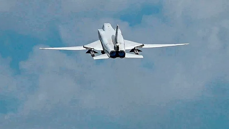 Російські бомбардувальники Ту-22М3 здійснили п'ятигодинний політ над Балтійським морем