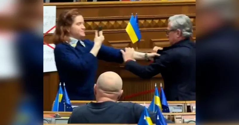 Скандал у Верховній Раді: нардепи Безуглая та Тарута зійшлися в бійці за трибуною