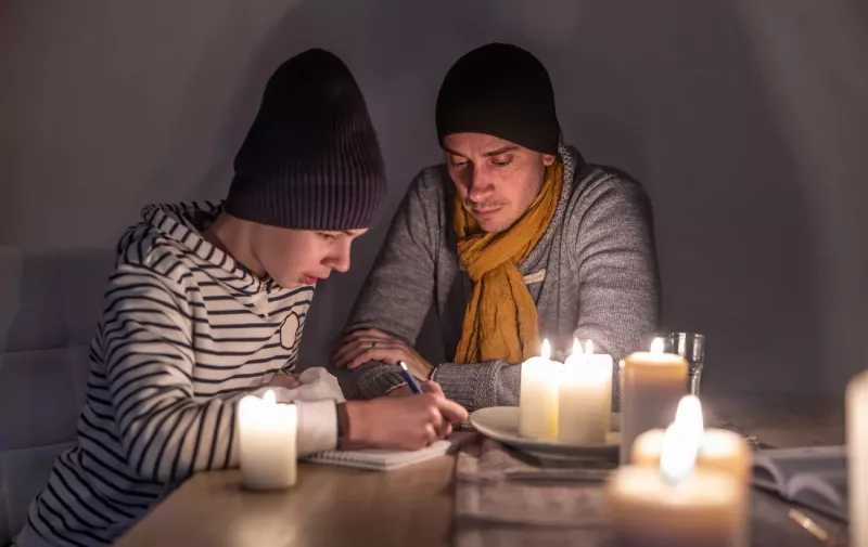 Сьогодні в Україні: графіки відключень світла через атаки на енергосистему