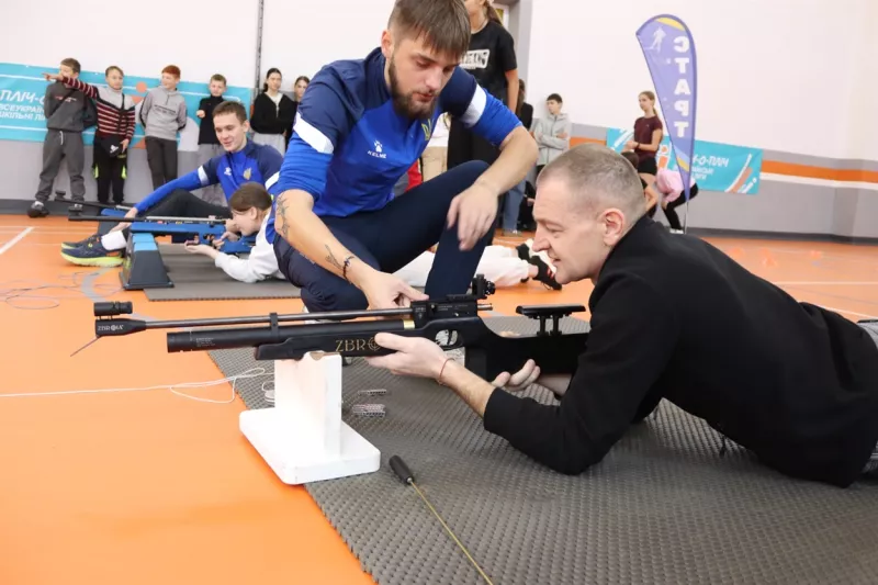 Спортивний майстер-клас з біатлону у Жмеринці: Тренери та учні вдосконалюють навички