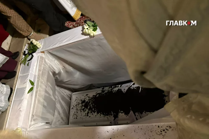 Україна прощалася з Патріархом Філаретом: жалобна процесія до Володимирського собору