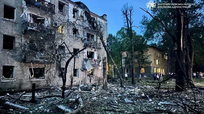 Вибухи в Дніпрі: російські війська атакували житловий квартал, 18 поранених, серед них діти