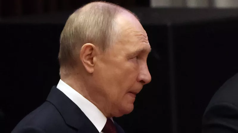 Володимир Путин вимагає від України вивести війська з Донбасу для припинення бойових дій