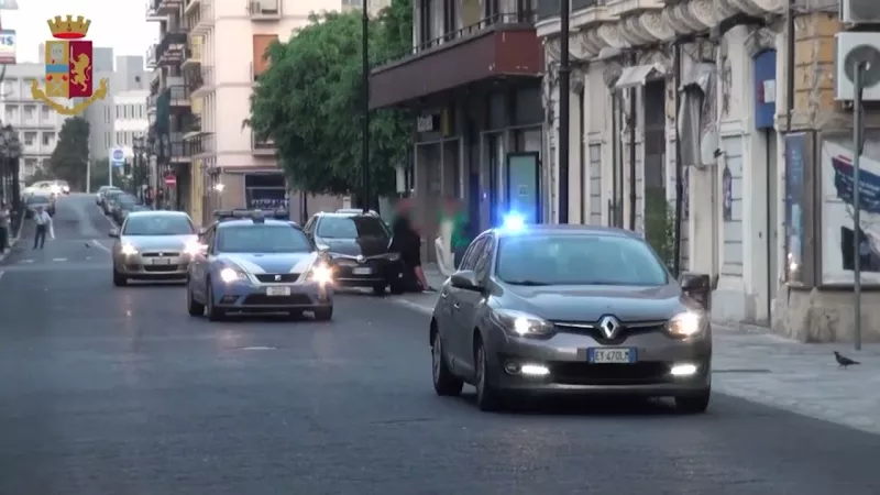 Затримано 15 осіб за зв'язки з «ндрагетою» у Reggio Calabria: інсайдери та корупціонери під слідством